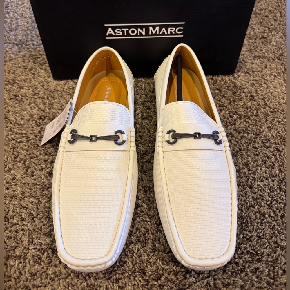 BNIB Men’s white driving loafers/dress shoes, size 11M, Aston Marc brand